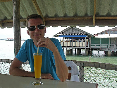 Pause dans un restaurant sur pilotis à Koh Lanta