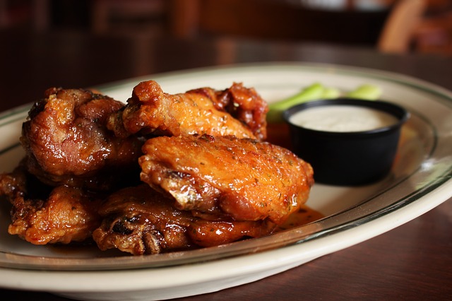 Platter of Keto-Friendly Hot Wings and Ranch Dressing Dip