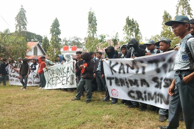 SMAN 5 Sinjai Students Ask Principal to Leave