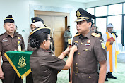 KAJATI JABAR KATARINA ENDANG SARWESTRI LANTIK WAKAJATI DAN 16 PEJABAT ESELLON 3 DI WILAYAH HUKUM KEJATI JABAR