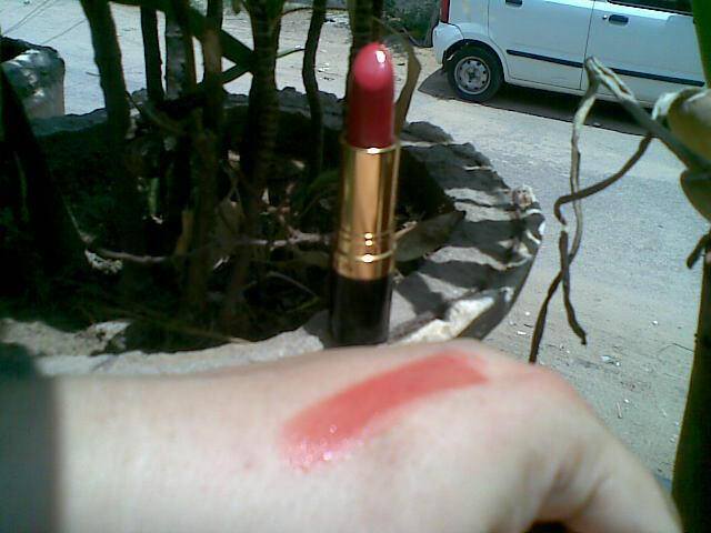 Revlon Superlustrous Lipstick-Rich Girl Red