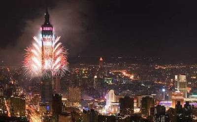 Pesta Kembang Api di menara Taipei 1010