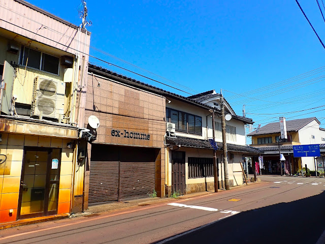 沿著車站街走的話，就會看到西本町。