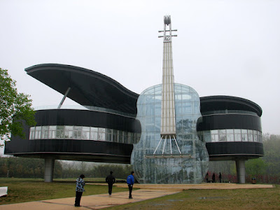 بالصور.. تصاميم معمارية «فريدة» - مبنى ساحر على شكل بيانو في الصين - Piano House