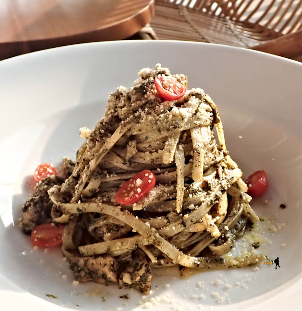 Fettucine con Pesto e Pollo