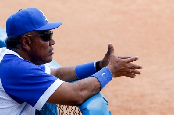 Una segunda fase de lagrimas tiene a Víctor Mesa bajo la guillotina de la exigente afición azul. Foto: Calixto N. Llanes