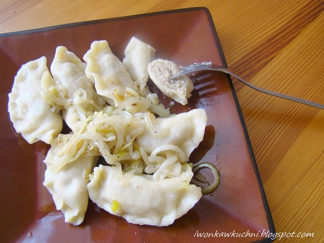 http://iwonkawkuchni.blogspot.com/2014/05/pierogi-z-miesem.html