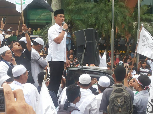 Merinding, Artis Sinetron Ini Teriak Takbir saat Orasi Kasus Lafaz "Allah" di Pohon Natal