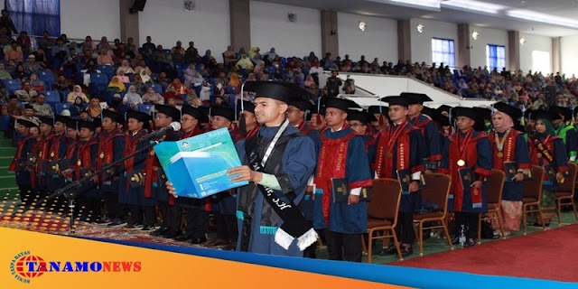 Rektor UIN MY Batusangkar Lantik 934 Wisudawan/ti 