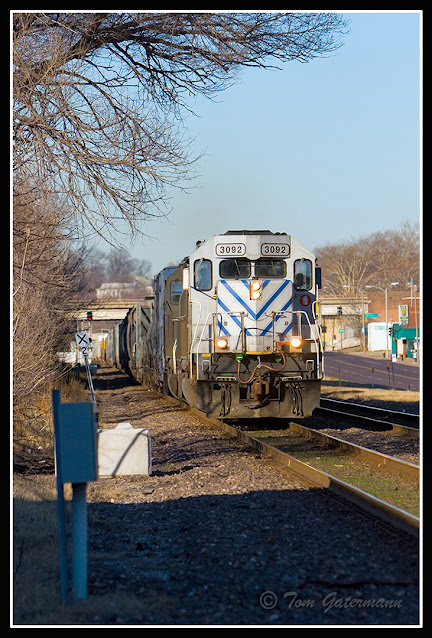 CITX 3092 leads a UP train east along Manchester Road.