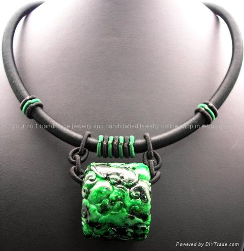 GREEN CHINESE JADE NECKLACE