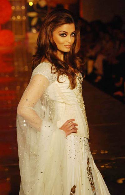 Aishwarya Rai walked the ramp for designer Manish Malhotra