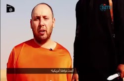   Το Ισλαμικό Κράτος, η τζιχαντιστική οργάνωση που δρα στη Συρία και το Ιράκ, έδωσε σήμερα στη δημοσιότητα ένα βίντεο που δείχνει τον αποκεφ...
