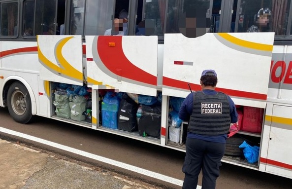 Receita Federal e BPFron apreendem dois ônibus em Santa Terezinha de Itaipu