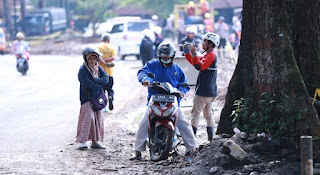 POLRI HIMBAU WARGA SUPAYA TIDAK LAKUKAN FOTO /VIDEO DI LOKASI EVAKUASI LONGSOR GEMPA CIANJUR