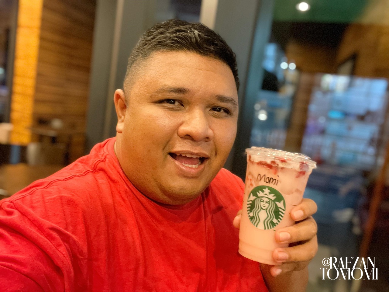 Menu Summer Boldly Starbucks 2022 - Pink Drink With Strawberry Açaí Starbucks Refreshers™