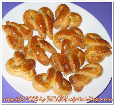 ÇÖREK OTLU PASTANE KURABİYESİ TARİFİ