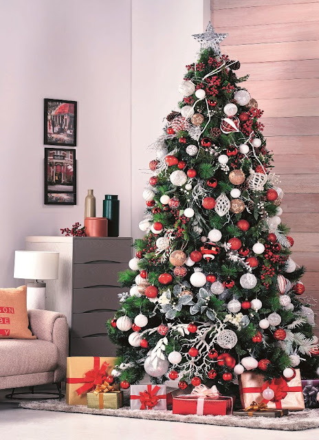 red and white Christmas tree design idea