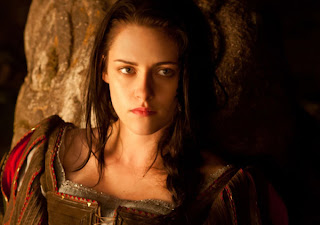 kristen stewart in snow white, hot kristen stewart, sexy kristen stewart, kristen stewart on bed, kristen stewart without clothes, kristen stewart whit no bra, kristen stewart acting, 