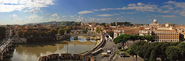 Panorama de Rome depuis la terrasse du château Saint-Ange
