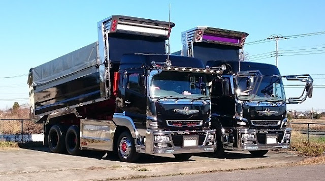 truk dump  Hino Profia HITAM