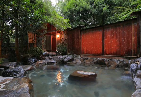 旅館花屋の露天風呂