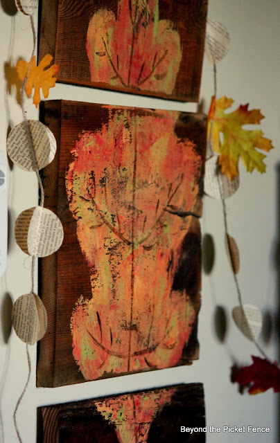 fall leaf reclaimed wood art http://bec4-beyondthepicketfence.blogspot.com/2013/10/how-to-make-fall-leaf-triptych.html