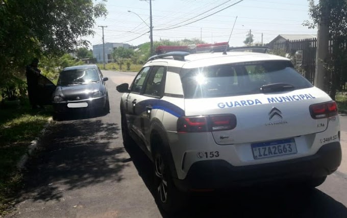 Carro furtado com placas clonadas é recuperado no Jardim do Bosque em Cachoeirinha