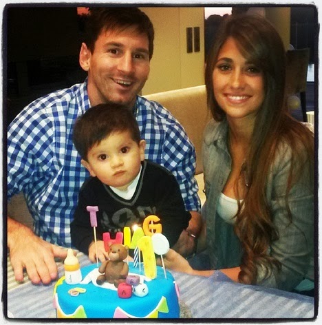 Lionel Messi with Family ~ Fc Barcelona Photo