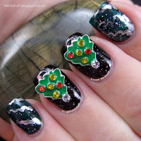 Christmas Tree nail art.