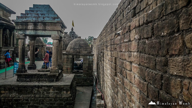 Baijnath Temple of Himachal Pradesh with the view of Dhauladhar Range. Rohit kalayana www.himalayanwomb.blogspot.com