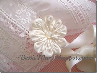 Ribbon Rosette CU