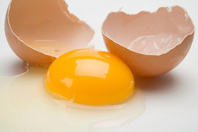 Cách dùng mặt nạ trắng da bằng trứng gà