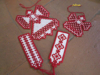 http://silviainpuntadago.blogspot.com/2008/12/regali-e-regalini.html