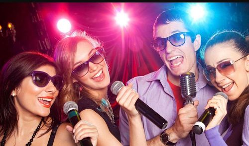  Tampaknya hampir setiap orang sangat suka bernyanyi yah 10 Aplikasi Karaoke PC Terbaik 2017, GRATIS!