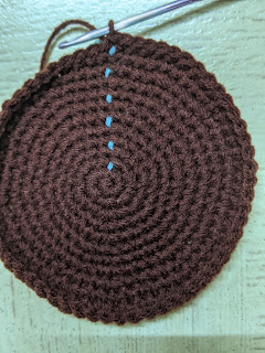 See how to use a contrast yarn to mark 1st / last stitch when working in spirals