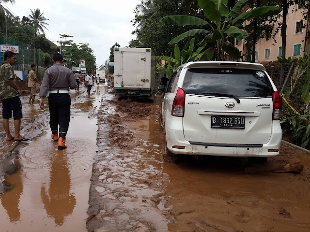 4 Orang Tewas Dalam Mobil Saat Banjir Bandang Carita