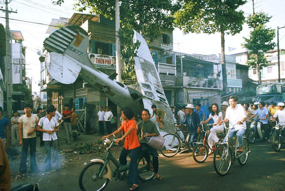 Vietnam War Over 40 Years Ago: 75 Breathtaking Color ...