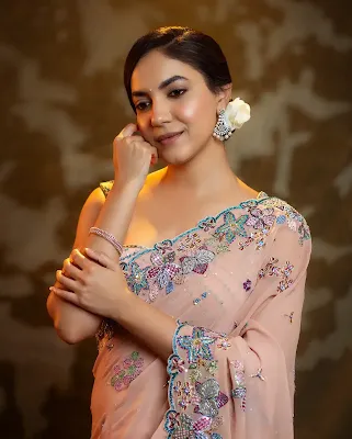Ritu Varma’s graceful saree photoshoot showcasing classic style
