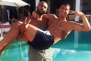 Cristiano Ronaldo Gay Karena Foto Mesra Dengan Pria