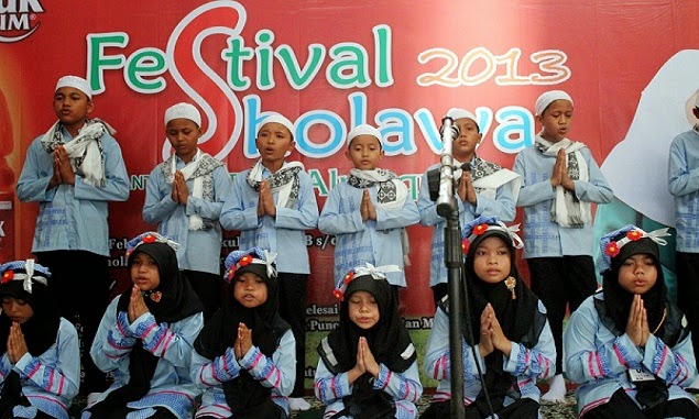 Gebyar Festival Sholawat Ponpes Multimedia Almuqriyah 2013 