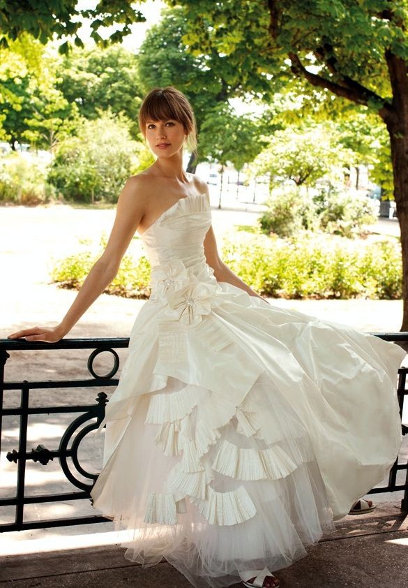 Simple Wedding Dresses for Spring Wedding