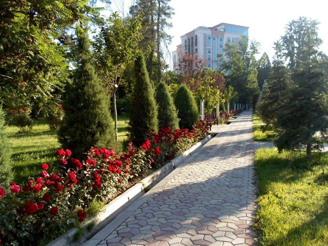 Парк Рудаки в городе Душанбе, Таджикистан