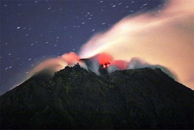 Delapan Gunung Berapi di Indonesia yang Menghebohkan Dunia - Borneo