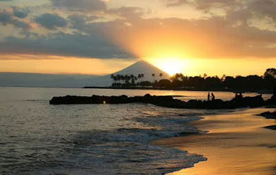 Eksotisme sunset di Pantai Senggigi
