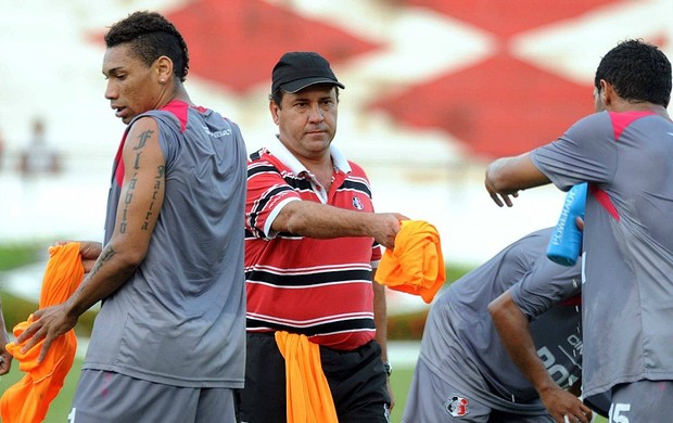 Zé Teodoro faz mistério sobre escalação do time para enfrentar o fortaleza.