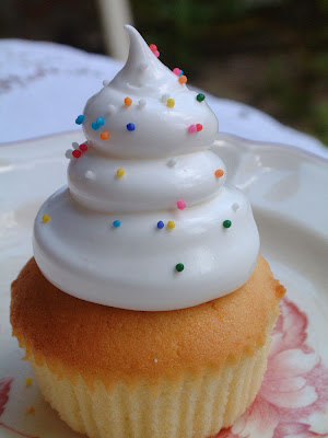 How To Make Fluffy Icing For Cupcakes