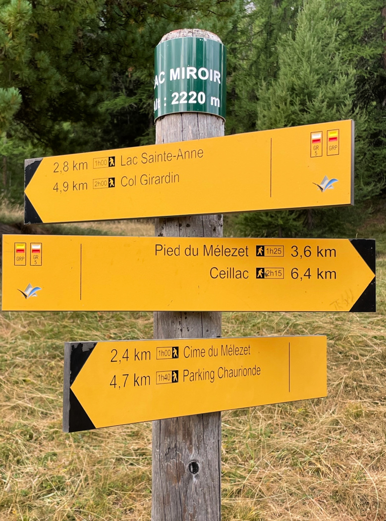 Signpost near Lac Miroir