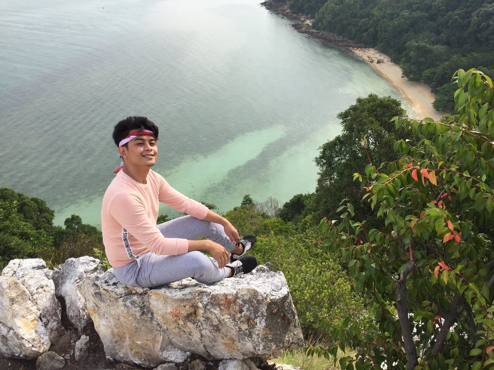 Anak Pakcik Mally Menikmati Sunrise Di Bukit Batu Putih Port Dickson