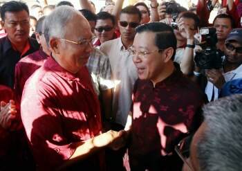 Hot ! Guan Eng fobia kehadiran PM, arahkan bendera 